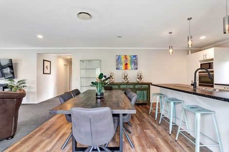 Photo of property in 122 Pohutukawa Place, Waiwhakaiho, New Plymouth, 4312