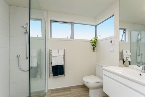 Photo of property in 4 Mackillop Way, Brooklands, New Plymouth, 4310