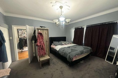 Photo of property in 22 Saint Ronans Avenue, Waterloo, Lower Hutt, 5011