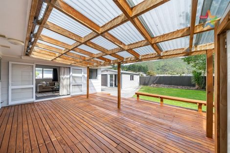 Photo of property in 335 Wellington Road, Wainuiomata, Lower Hutt, 5014