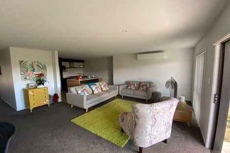 Photo of property in 4/60 Hayfield Way, Karaka, Papakura, 2580