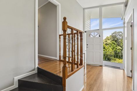 Photo of property in 61 Beechdale Crescent, Pakuranga Heights, Auckland, 2010