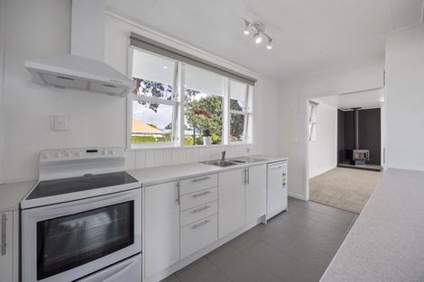Photo of property in 6 Calgher Avenue, Waitara, 4320