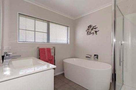 Photo of property in 7 Soling Place, West Harbour, Auckland, 0618