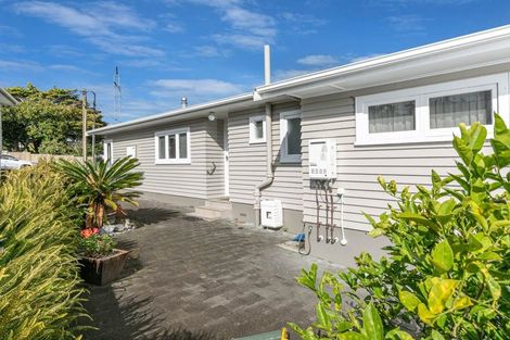 Photo of property in 40 Sunnyfield Crescent, Glenfield, Auckland, 0629