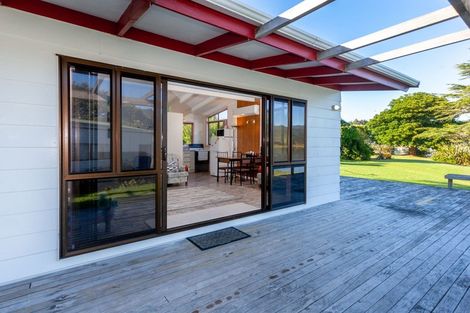 Photo of property in 18 Daphne Road, Tairua, 3508