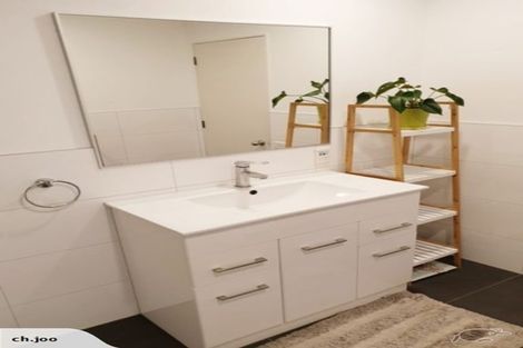 Photo of property in 2/29 Seine Road, Forrest Hill, Auckland, 0620