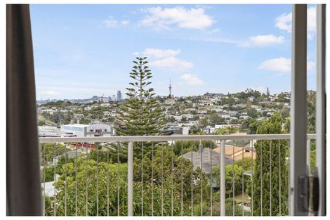 Photo of property in 17 Marcel Place, Glenfield, Auckland, 0629