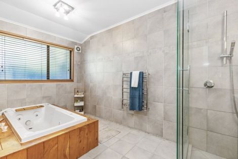 Photo of property in 232b Old Titirangi Road, Titirangi, Auckland, 0604