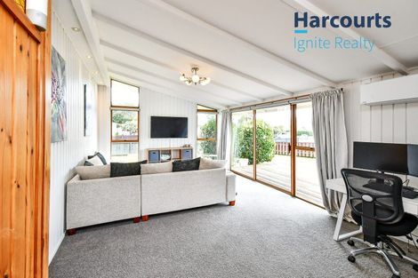 Photo of property in 8 Booker Place, Weymouth, Auckland, 2103