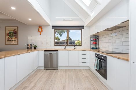 Photo of property in 21 Fovant Street, Russley, Christchurch, 8042