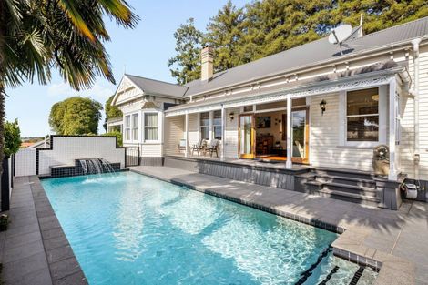 Photo of property in 23 Ruakiwi Road, Hamilton Lake, Hamilton, 3204
