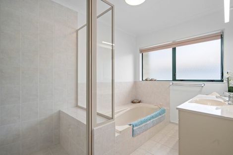 Photo of property in 8 Oaklands Drive, Cambridge, 3434