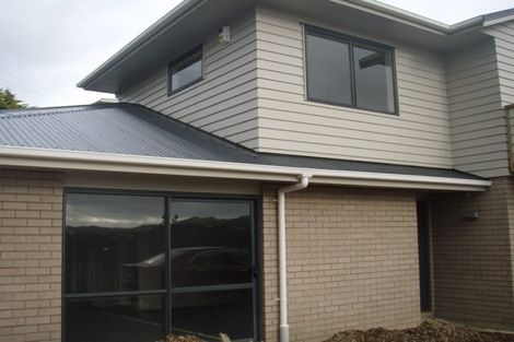 Photo of property in 32a Miles Crescent, Newlands, Wellington, 6037