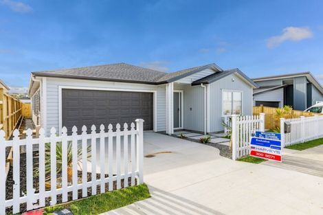 Photo of property in 62 Schoolside Road, Kumeu, 0810