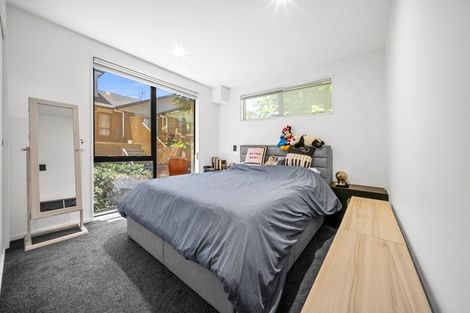 Photo of property in 25f Oteha Valley Road, Northcross, Auckland, 0632