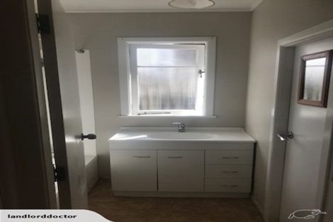 Photo of property in 10a Gibbs Road, Manurewa, Auckland, 2102