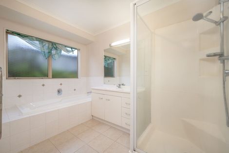 Photo of property in 6 Dairyland Drive, East Tamaki Heights, Auckland, 2016