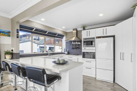 Photo of property in 110a Oceanview Road, Mount Maunganui, 3116