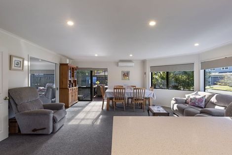 Photo of property in 18 Dougherty Place, Hokowhitu, Palmerston North, 4410