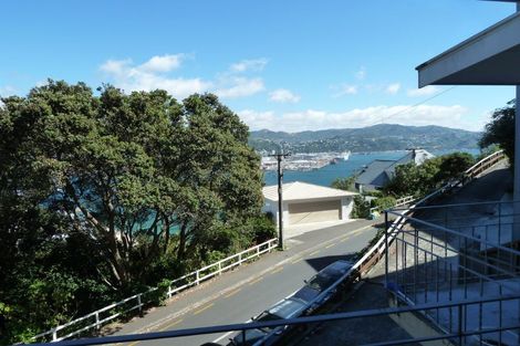 Photo of property in 43 Palliser Road, Roseneath, Wellington, 6011