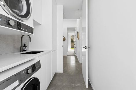 Photo of property in 7 Fern Burn Close, Wanaka, 9305