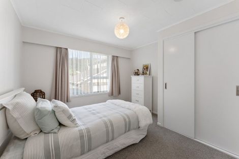 Photo of property in 37 Holland Street, Wainuiomata, Lower Hutt, 5014