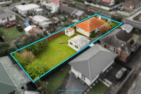 Photo of property in 40 Edwards Avenue, Henderson, Auckland, 0610