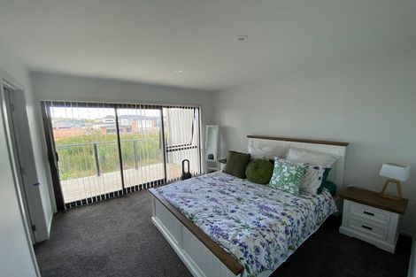 Photo of property in 4/60 Hayfield Way, Karaka, Papakura, 2580