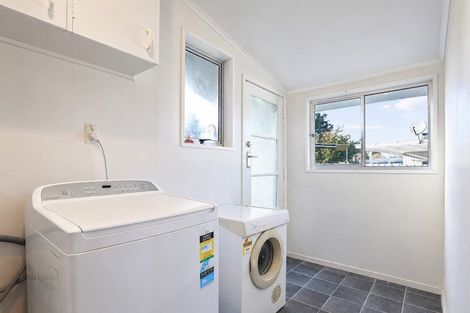Photo of property in 76 Oakfield Crescent, Pukete, Hamilton, 3200