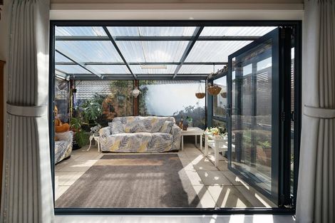 Photo of property in 37a Willerton Avenue, New Lynn, Auckland, 0600