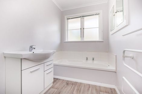 Photo of property in 90 Wood Street, Takaro, Palmerston North, 4410