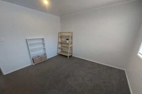 Photo of property in 14 Barnfield Place, Glendene, Auckland, 0602