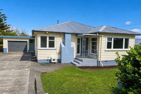 Photo of property in 32 Hampton Hill Road, Tawa, Wellington, 5028