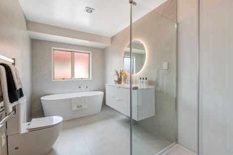 Photo of property in 6 Fulmar Way, Unsworth Heights, Auckland, 0632