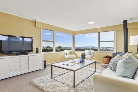 Photo of property in 12 Ross Avenue, Glenfield, Auckland, 0629