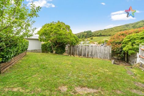 Photo of property in 35 Lees Grove, Wainuiomata, Lower Hutt, 5014