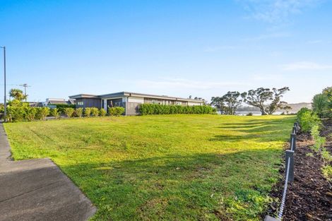Photo of property in 3 William Gilbert Drive, Mangawhai, 0505
