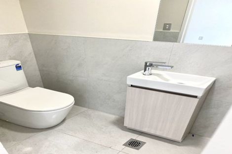 Photo of property in 2/36 Santiago Crescent, Unsworth Heights, Auckland, 0632