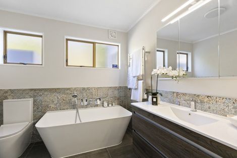 Photo of property in 27 Paddington Grove, Karori, Wellington, 6012