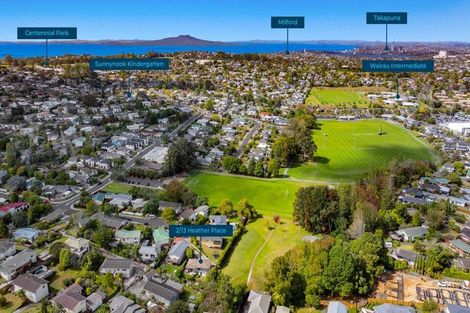 Photo of property in 2/13 Heather Place, Sunnynook, Auckland, 0620