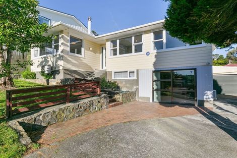 Photo of property in 31 Link Road, Newlands, Wellington, 6037