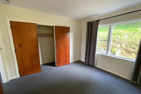 Photo of property in 9 Bellringer Crescent, Newlands, Wellington, 6037