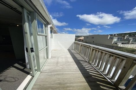 Photo of property in 21f7 Collins Avenue, Tawa, Wellington, 5028