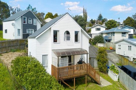 Photo of property in 19 Lilburn Crescent, Massey, Auckland, 0614