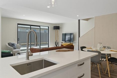 Photo of property in 2/2 Barry Avenue, Cromwell, 9310