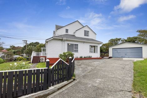Photo of property in 53 The Drive, Tawa, Wellington, 5028
