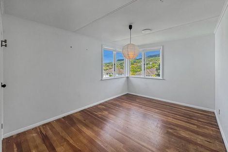 Photo of property in 17 Davidson Crescent, Tawa, Wellington, 5028
