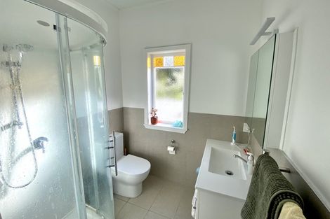 Photo of property in 36 Northland Road, Northland, Wellington, 6012