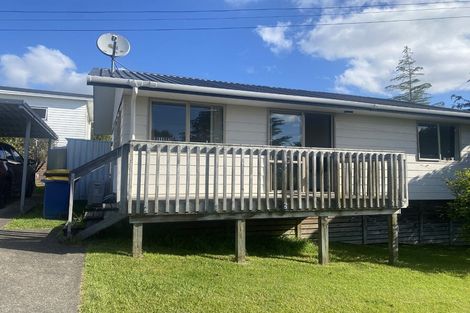 Photo of property in 52 Amberley Avenue, Te Atatu South, Auckland, 0610